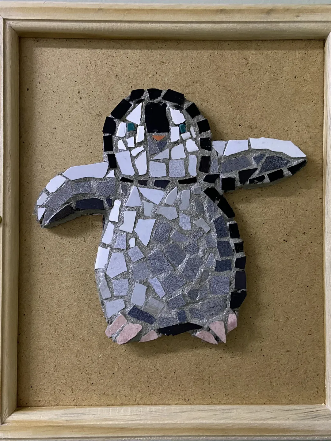 Мозаика с пингвином, созданная для станции